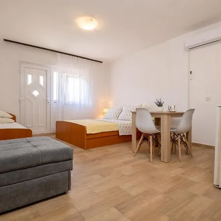 Apartment Frane Neum