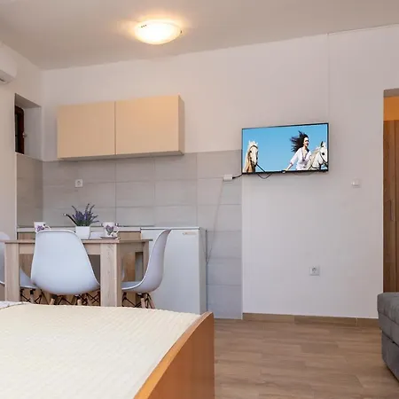Frane Apartment *