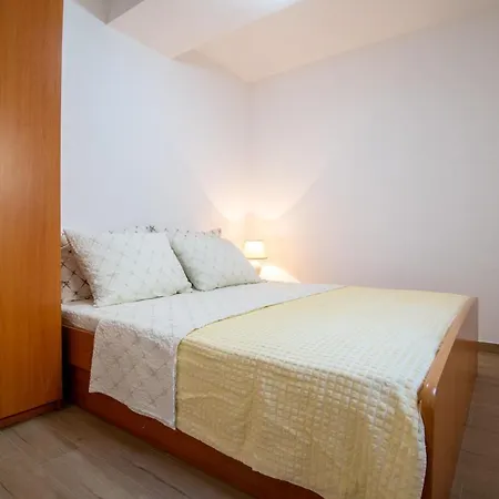 Apartment Frane *
