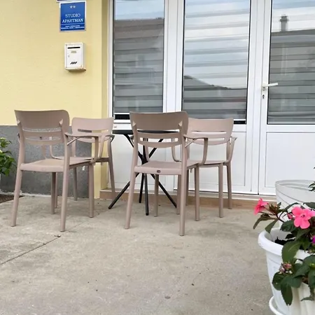 Apartman Frane *